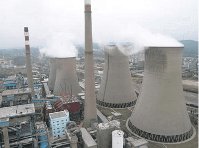 (圖:電廠脫硫現(xiàn)場工作)