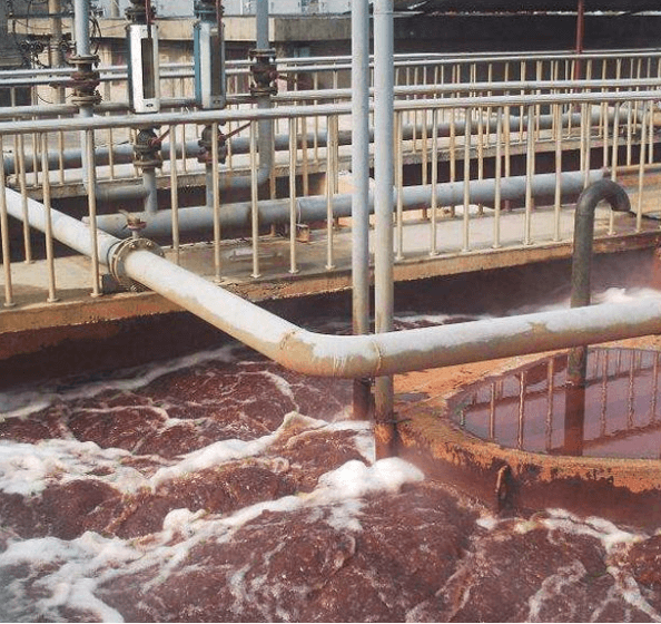 (圖:紡織廠污水泡沫現(xiàn)場)