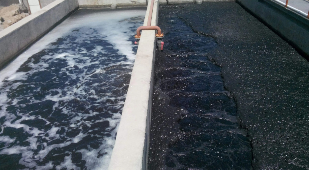 (圖:線路板廢水起泡場(chǎng)景)