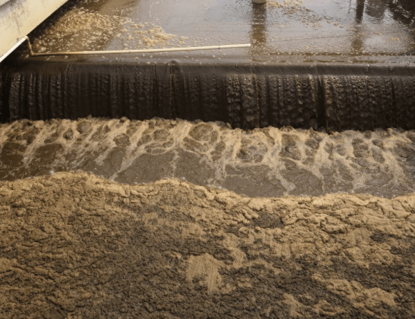 (圖:脫硫漿液起泡場景)