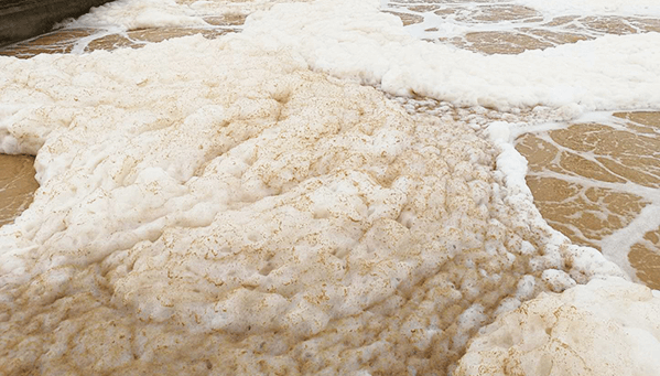 （圖：化工污水處理起泡場(chǎng)景）