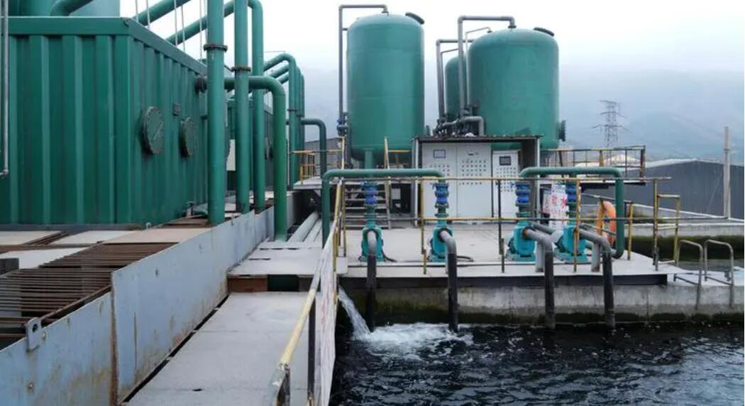 (圖:工業(yè)生產(chǎn)污水處理廠)